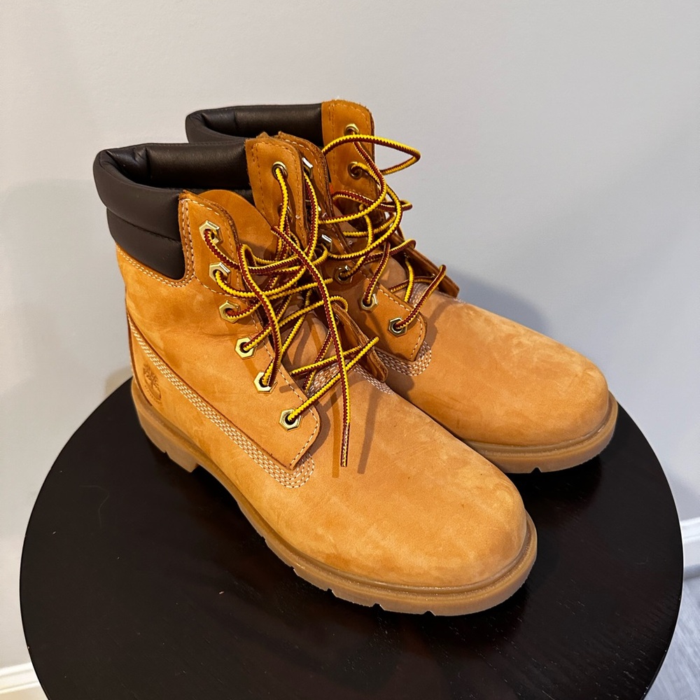 NEW TIMBERLAND BOOTS WOMEN’S NEW SIZE 7
